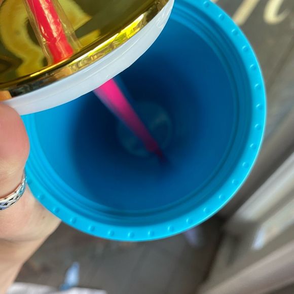 Lilly Pulitzer NWT Walking on Sunshine Pattern 24 Oz Tumbler - Picture 6 of 7